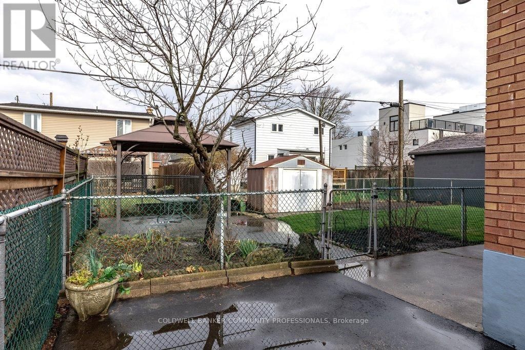 92 REID AVENUE SOUTH Image 47