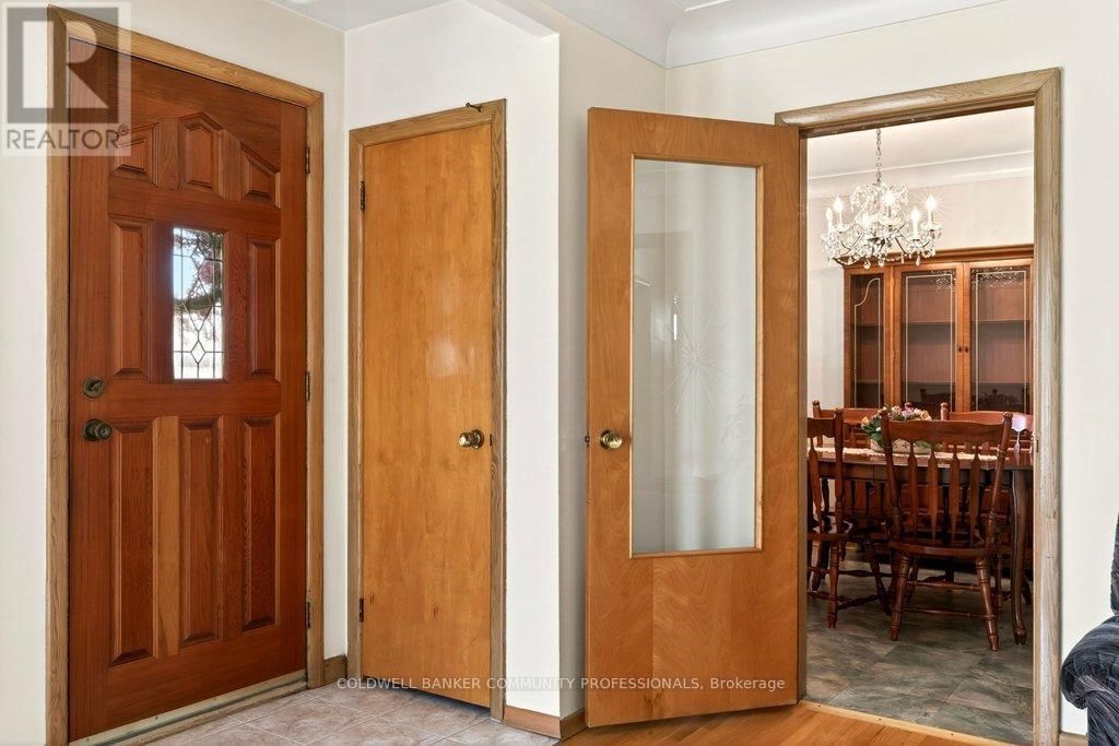 92 REID AVENUE SOUTH Image 5