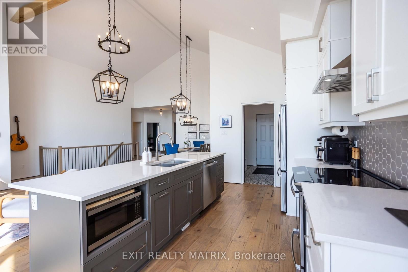 709 LEBRUN STREET Image 9