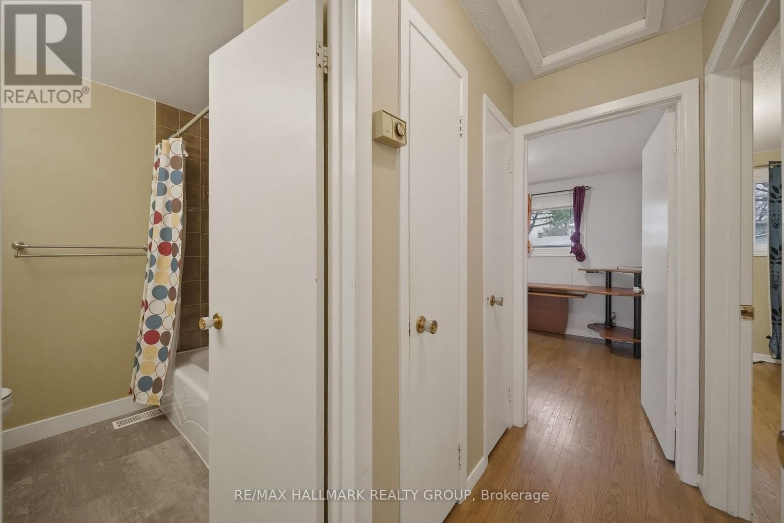 69 WOODMOUNT CRESCENT Image 12