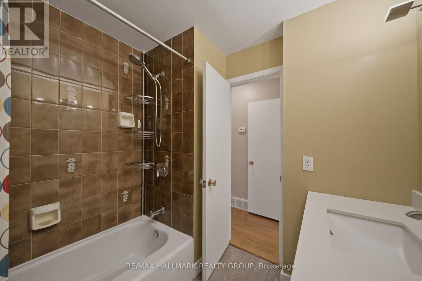 69 WOODMOUNT CRESCENT Image 14