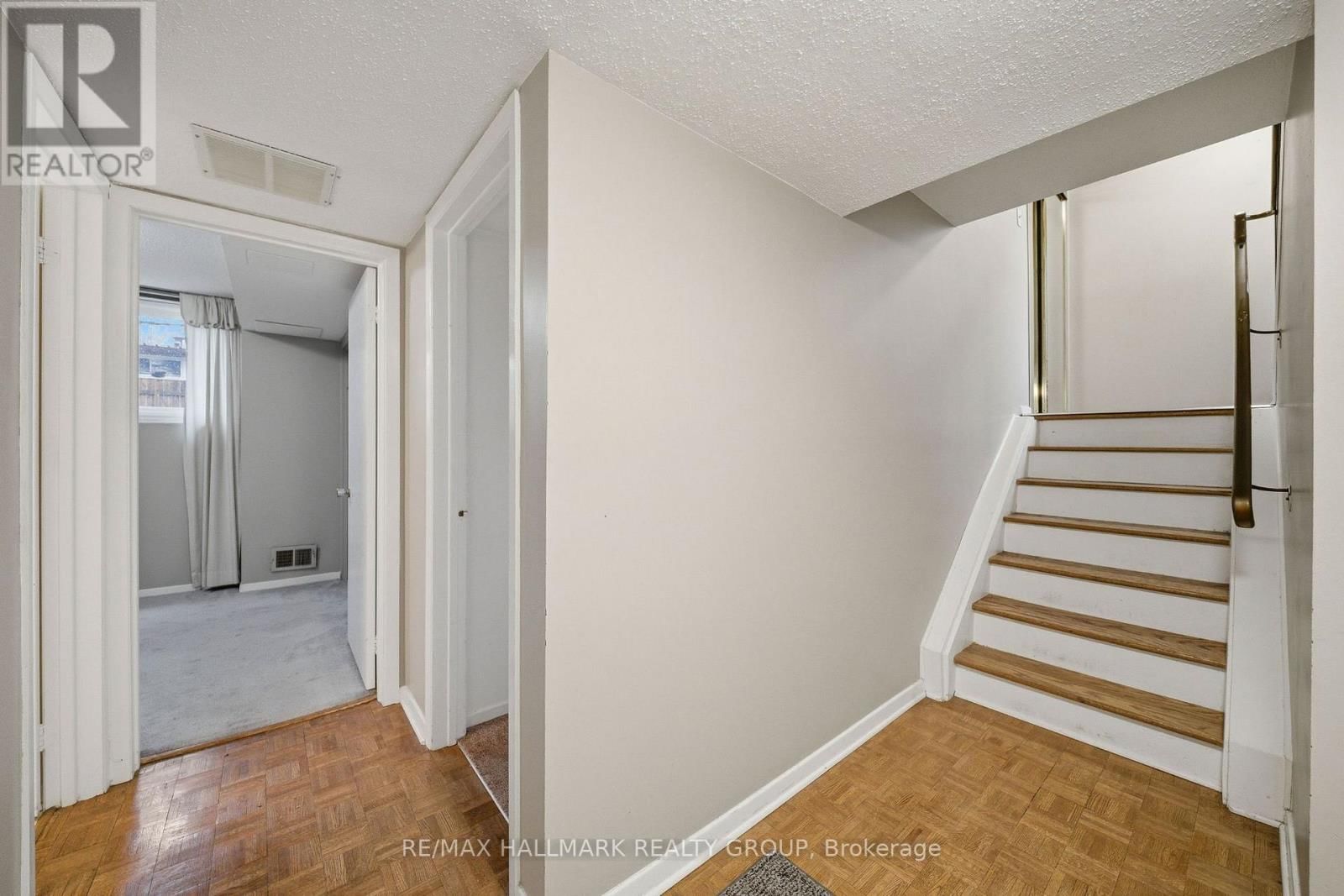 69 WOODMOUNT CRESCENT Image 21