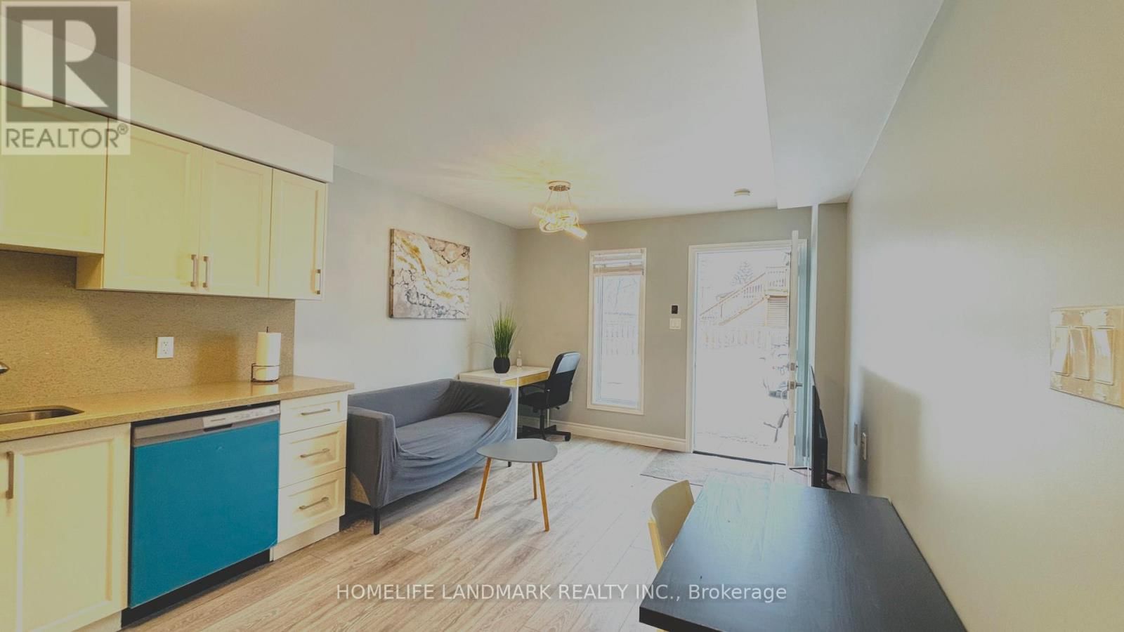 6 - 122 COURTLAND AVENUE EAST Image 10