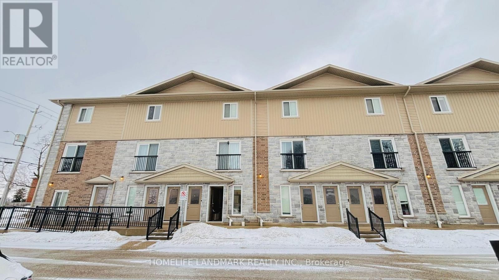 6 - 122 COURTLAND AVENUE EAST Image 5