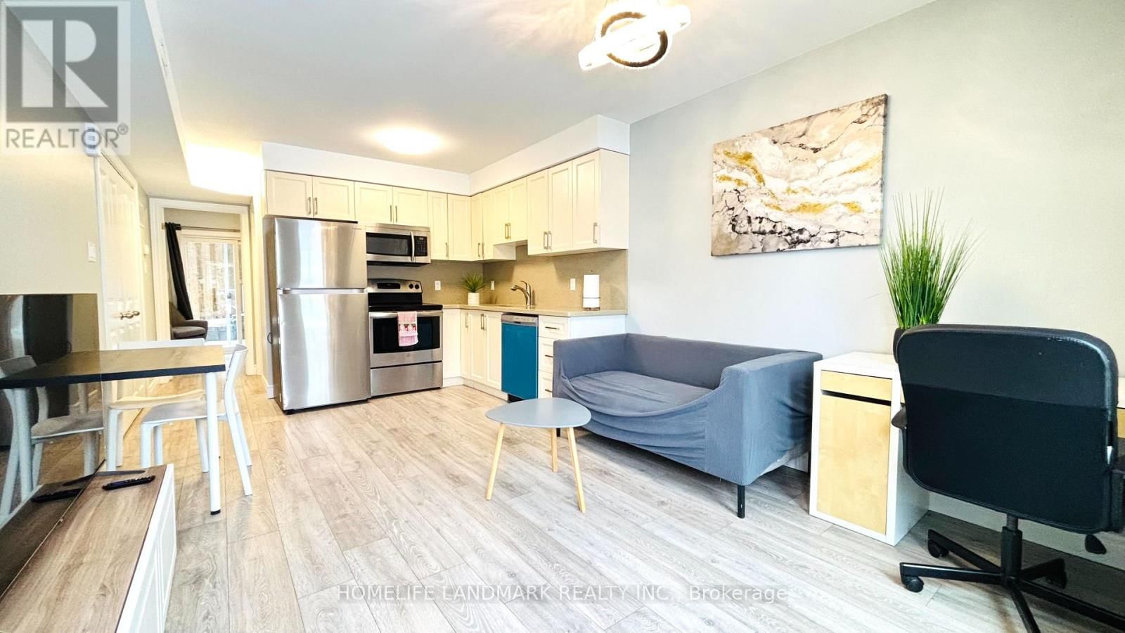 6 - 122 COURTLAND AVENUE EAST Image 7