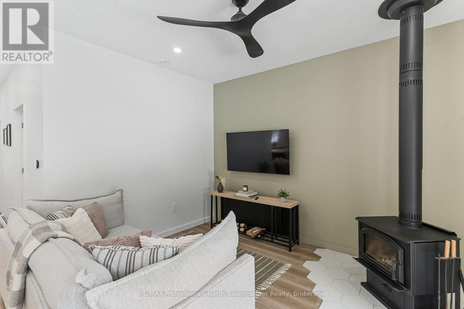 1366 BASSHAUNT LAKE ROAD Image 19