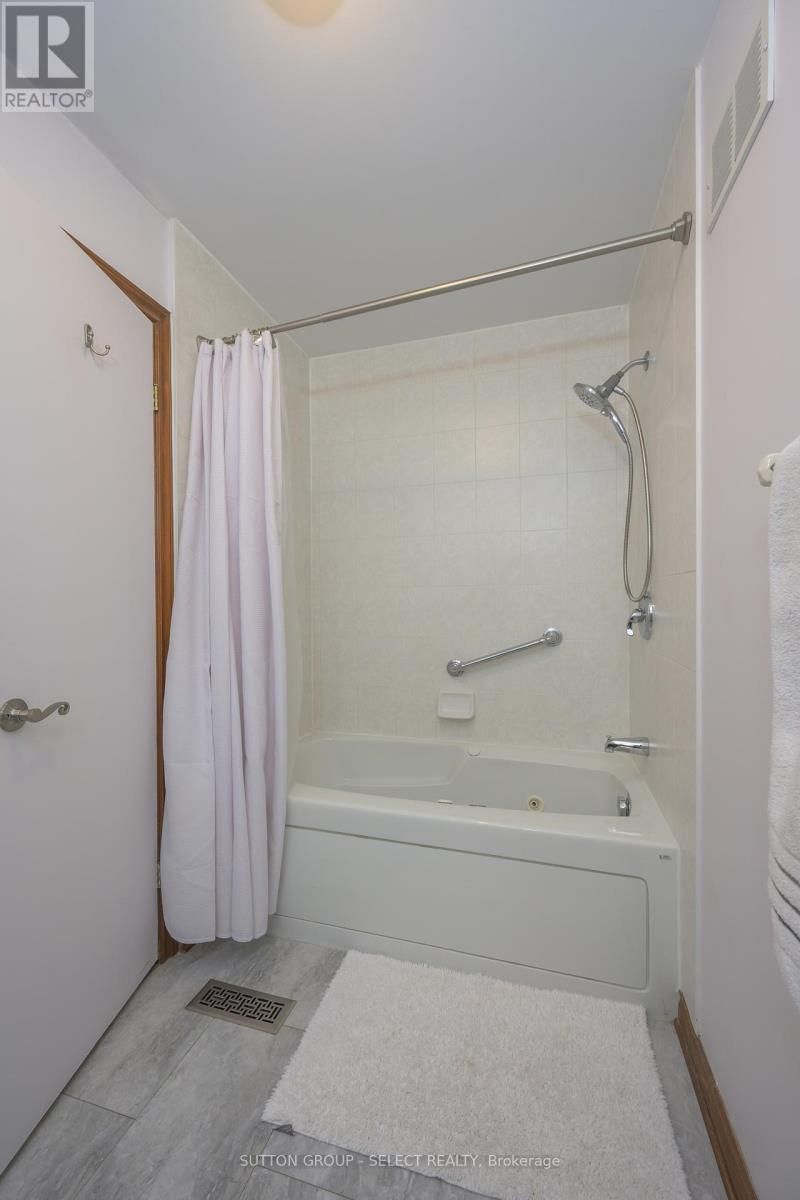 260 VILLAGE GREEN AVENUE Image 18