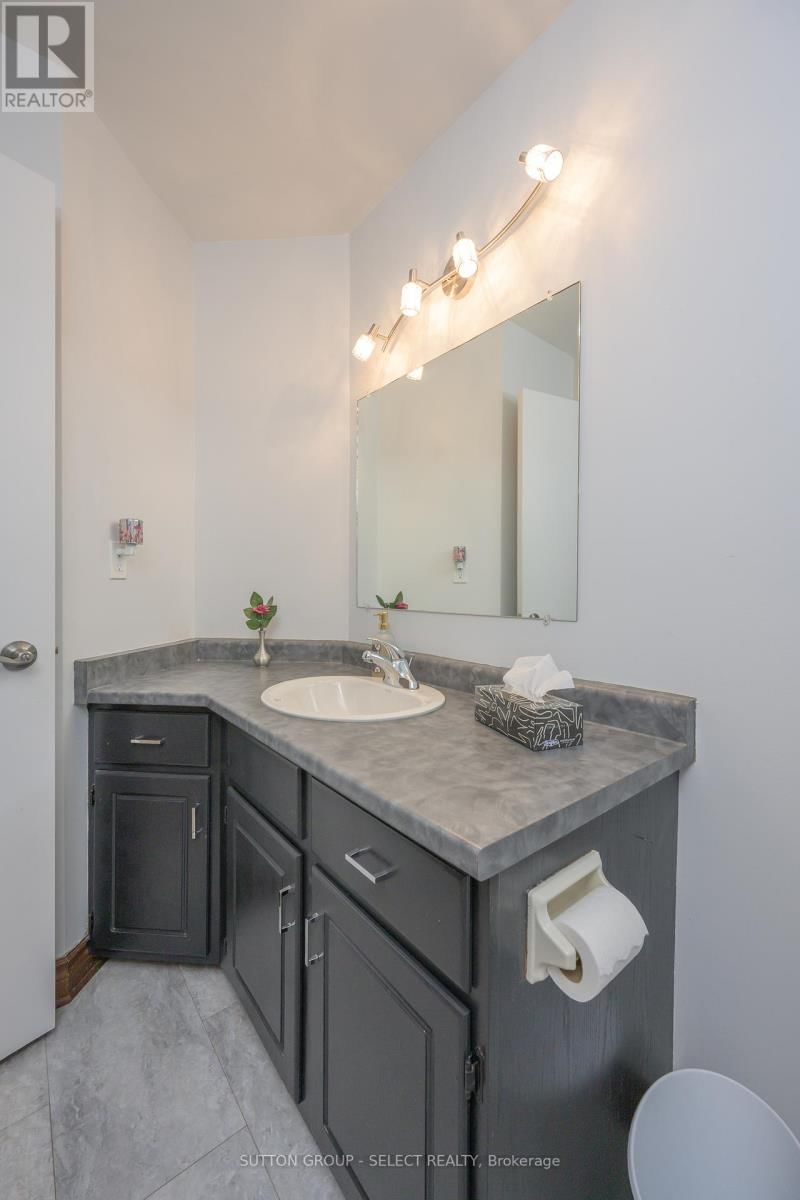 260 VILLAGE GREEN AVENUE Image 23