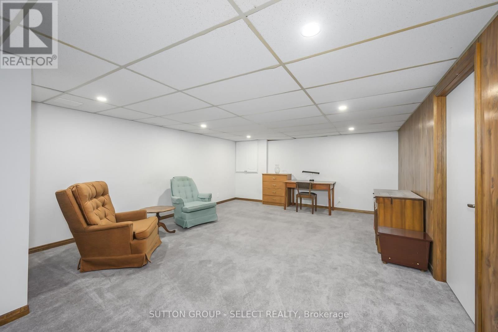 260 VILLAGE GREEN AVENUE Image 27