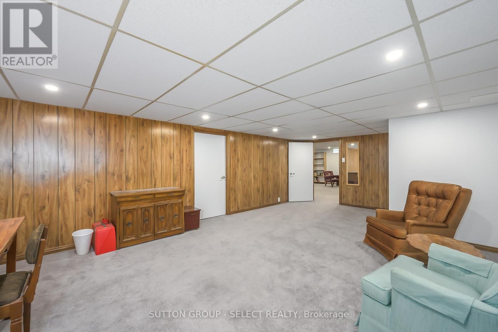 260 VILLAGE GREEN AVENUE Image 28