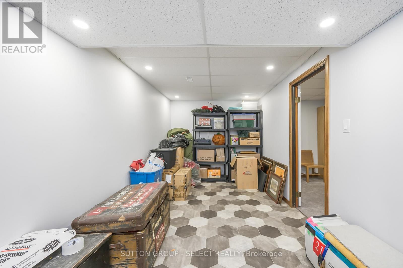 260 VILLAGE GREEN AVENUE Image 31