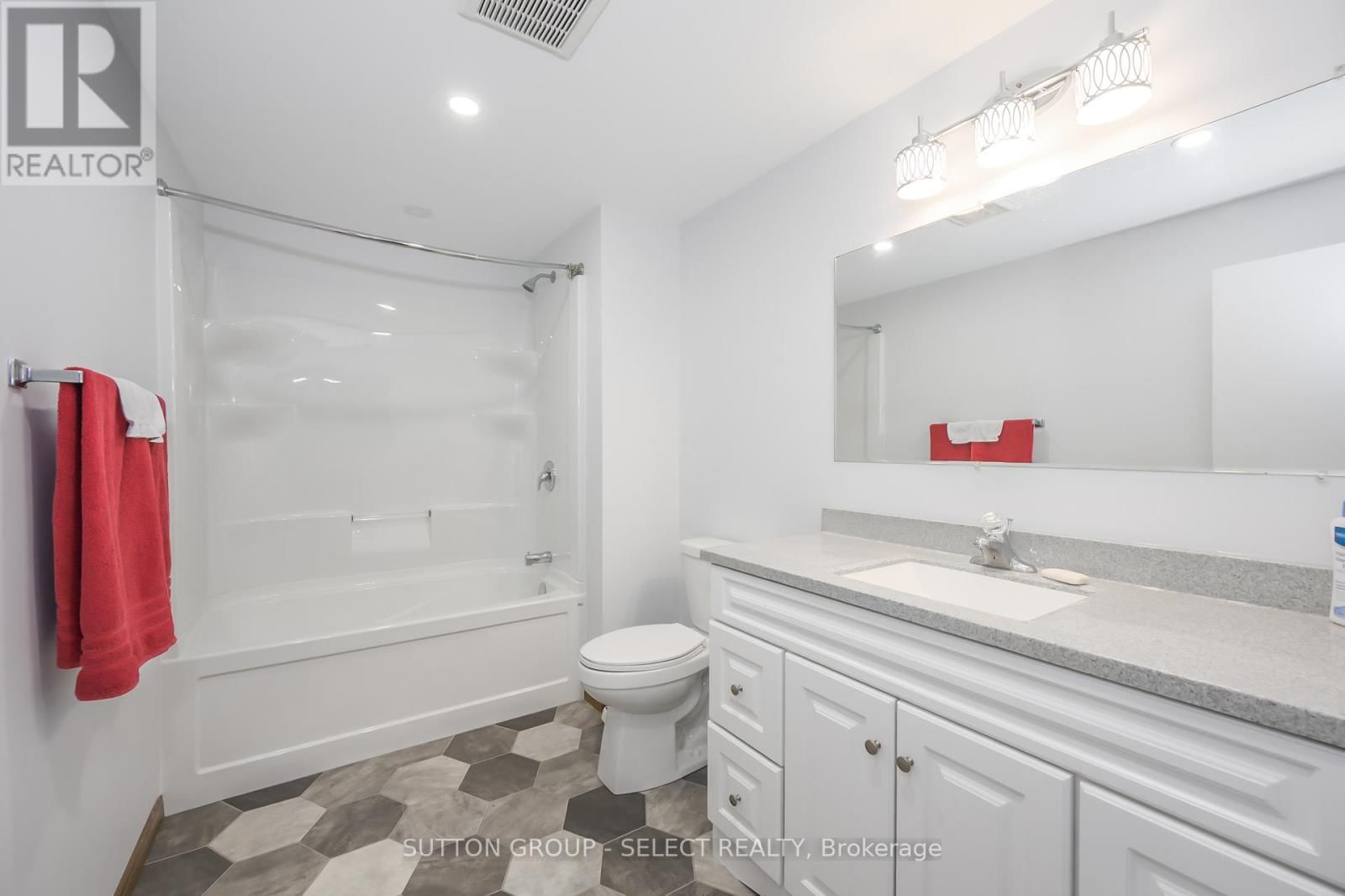 260 VILLAGE GREEN AVENUE Image 32