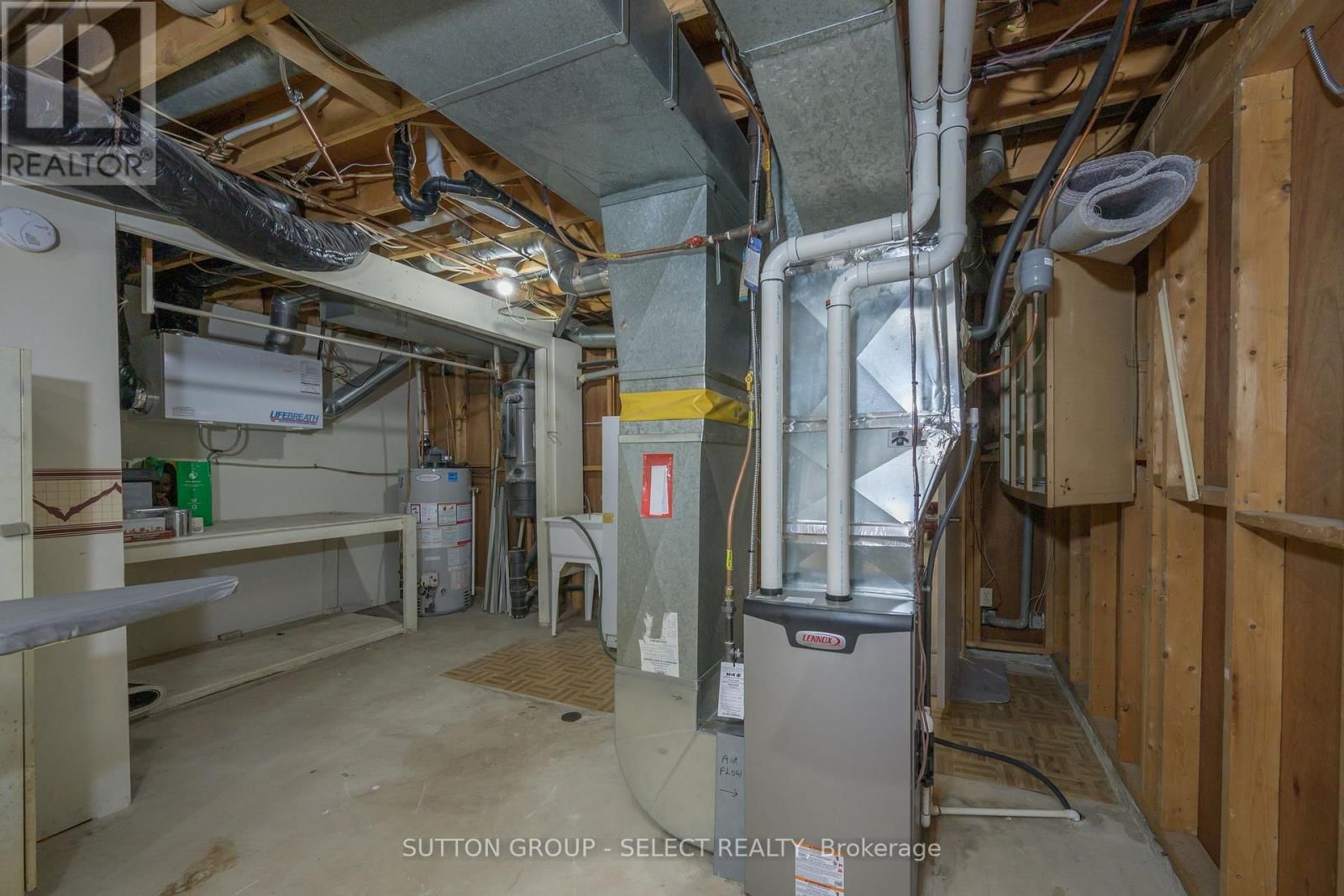 260 VILLAGE GREEN AVENUE Image 33