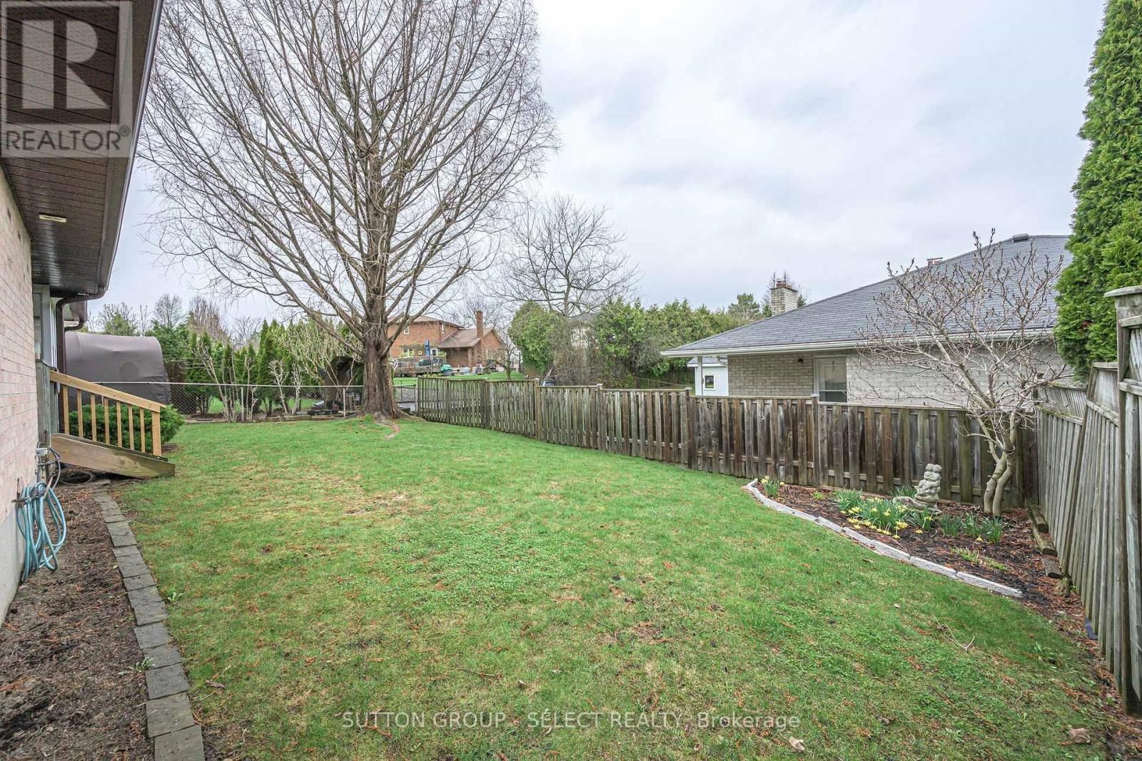 260 VILLAGE GREEN AVENUE Image 35