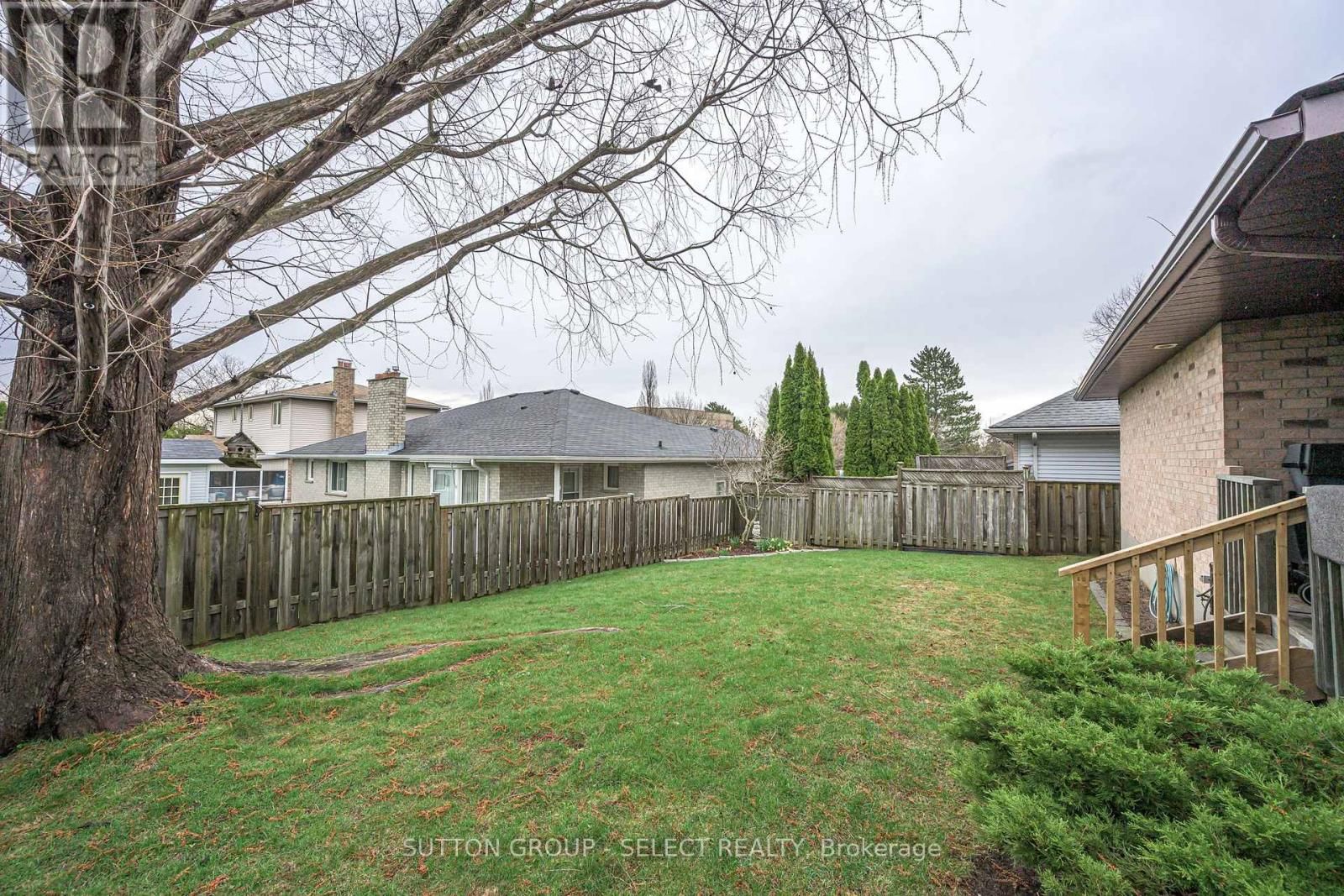 260 VILLAGE GREEN AVENUE Image 38