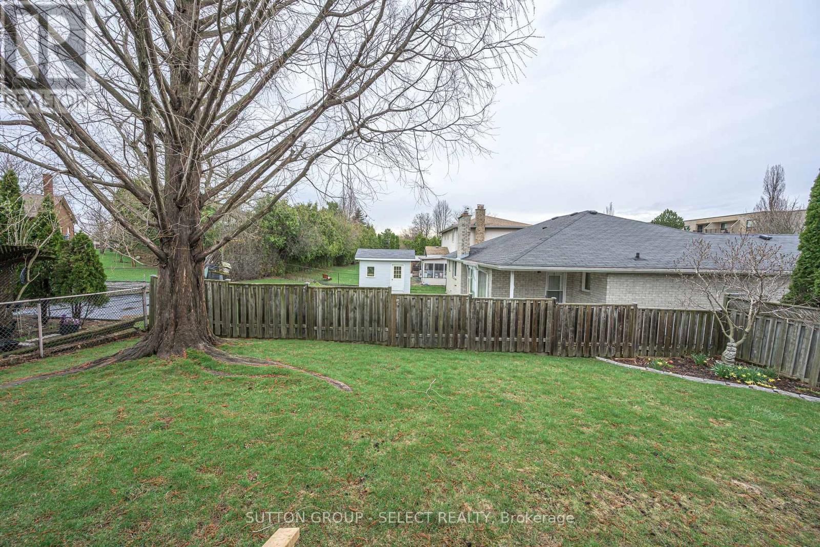 260 VILLAGE GREEN AVENUE Image 39