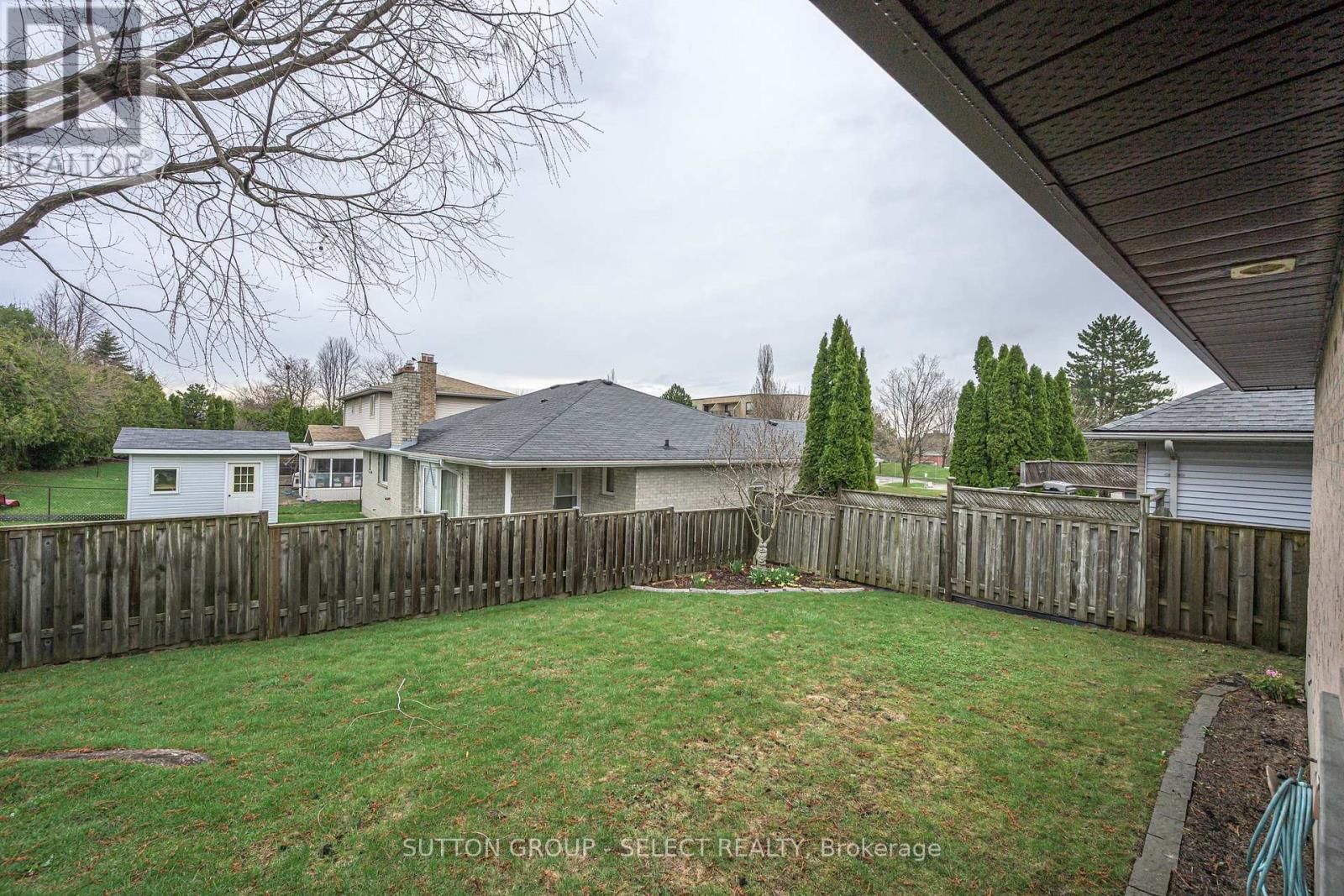 260 VILLAGE GREEN AVENUE Image 40