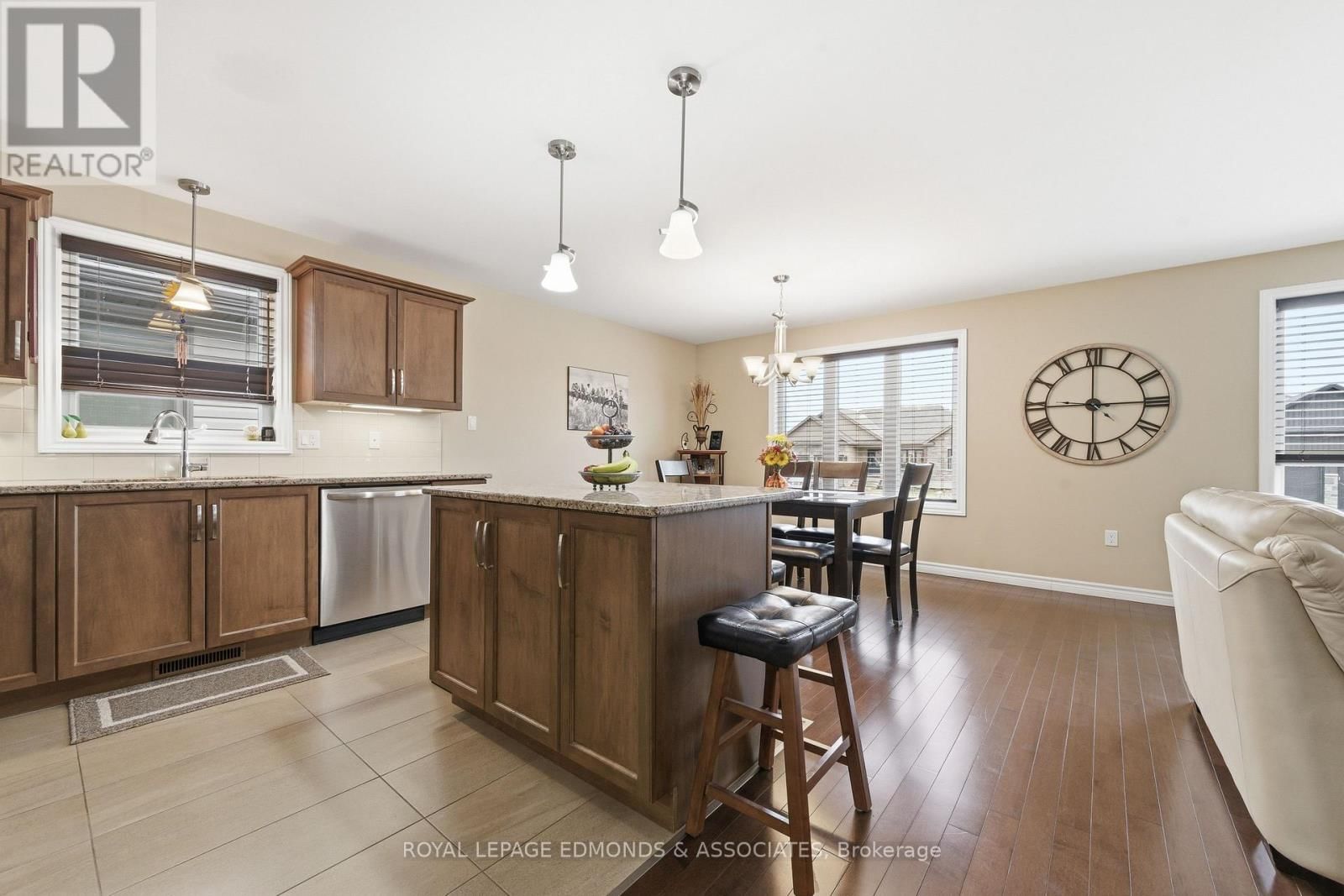 5 NILE STREET Image 19