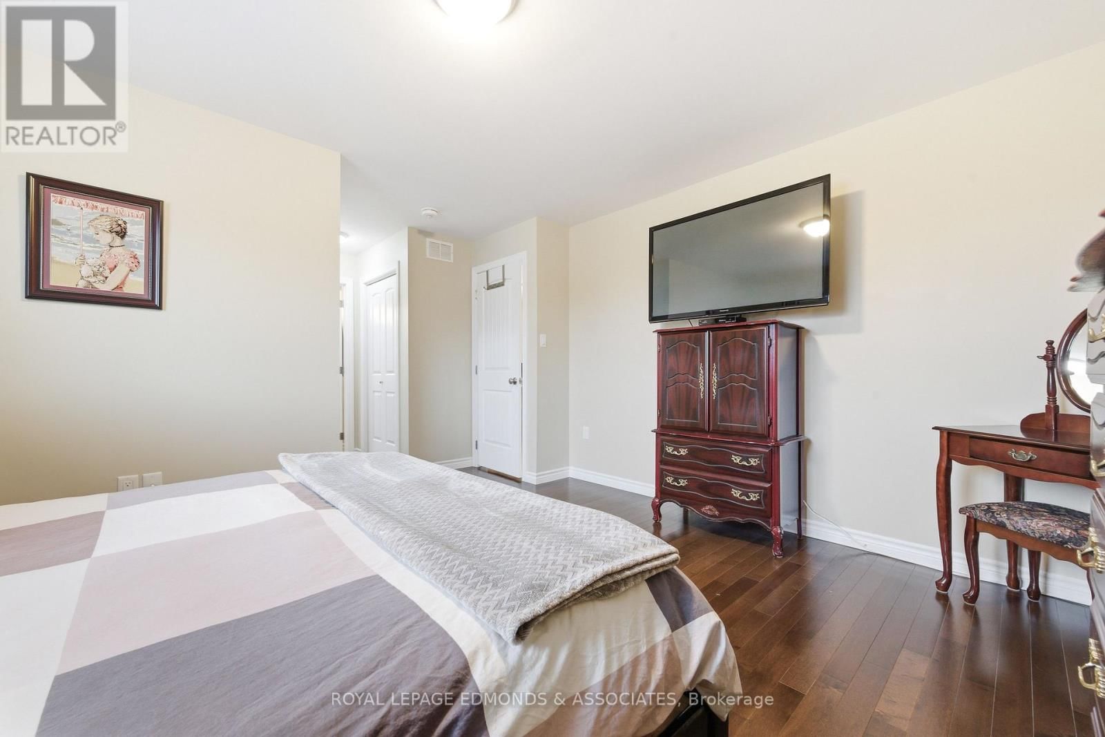 5 NILE STREET Image 21