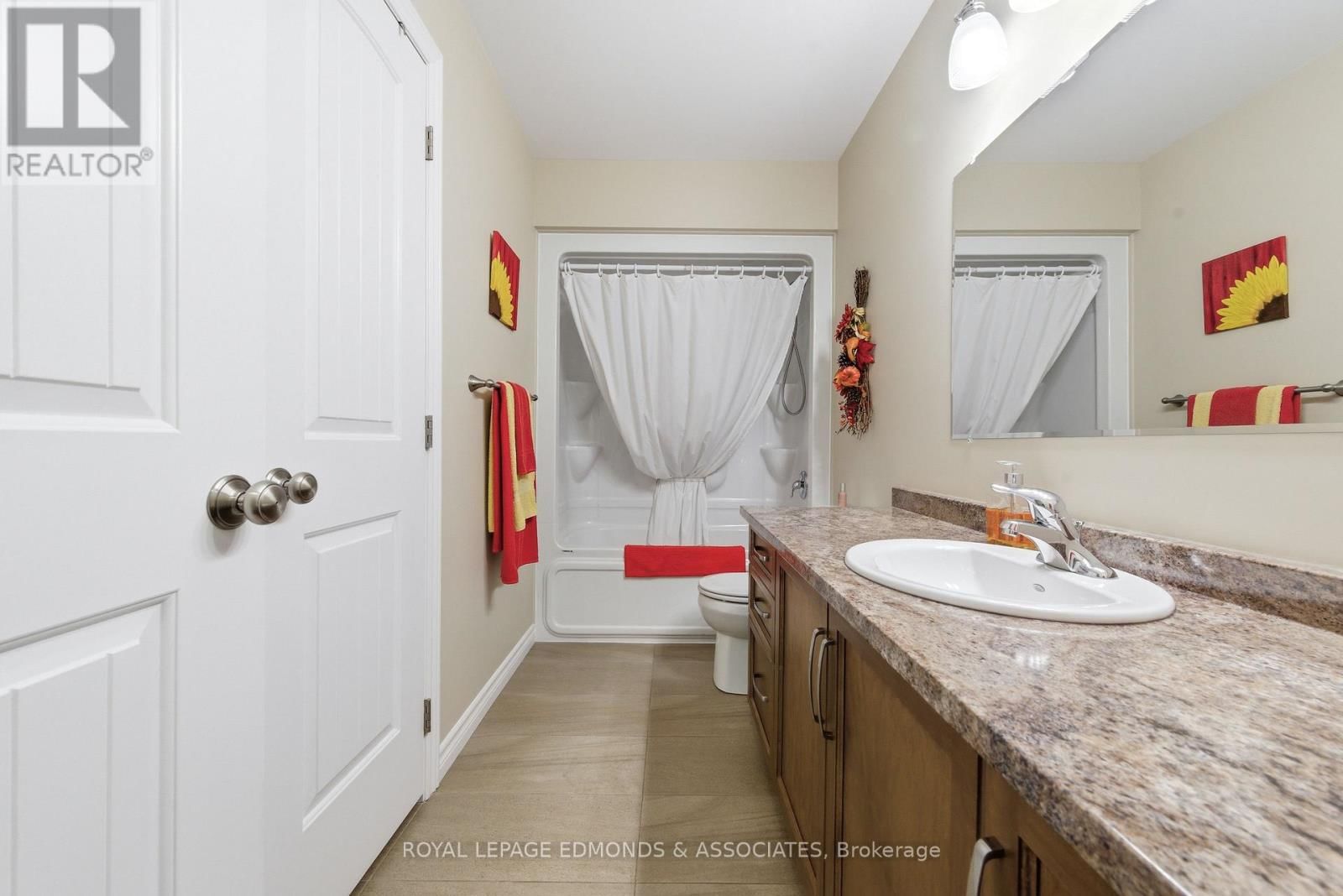 5 NILE STREET Image 25