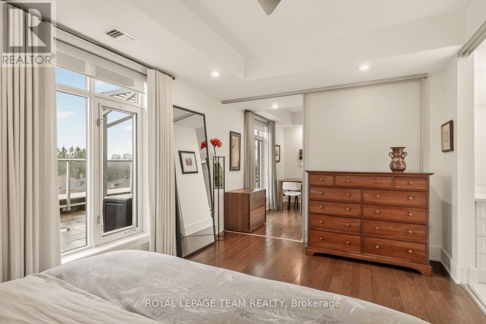 503 - 131 HOLLAND AVENUE Image 23