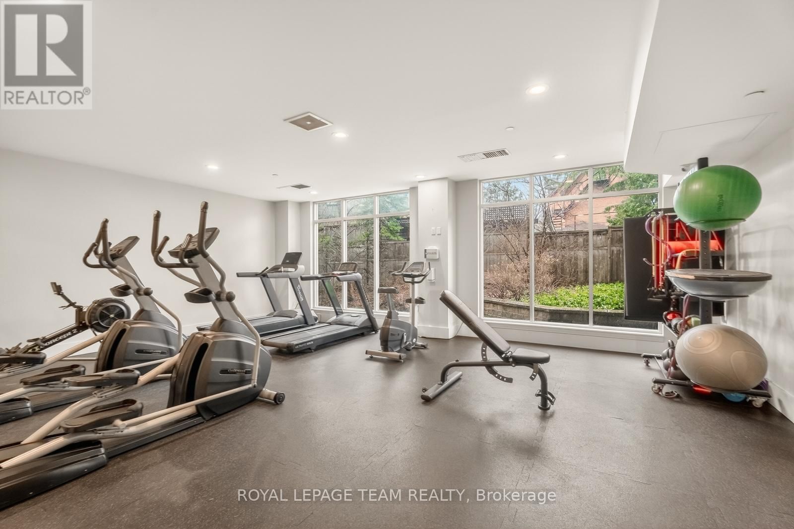 503 - 131 HOLLAND AVENUE Image 36