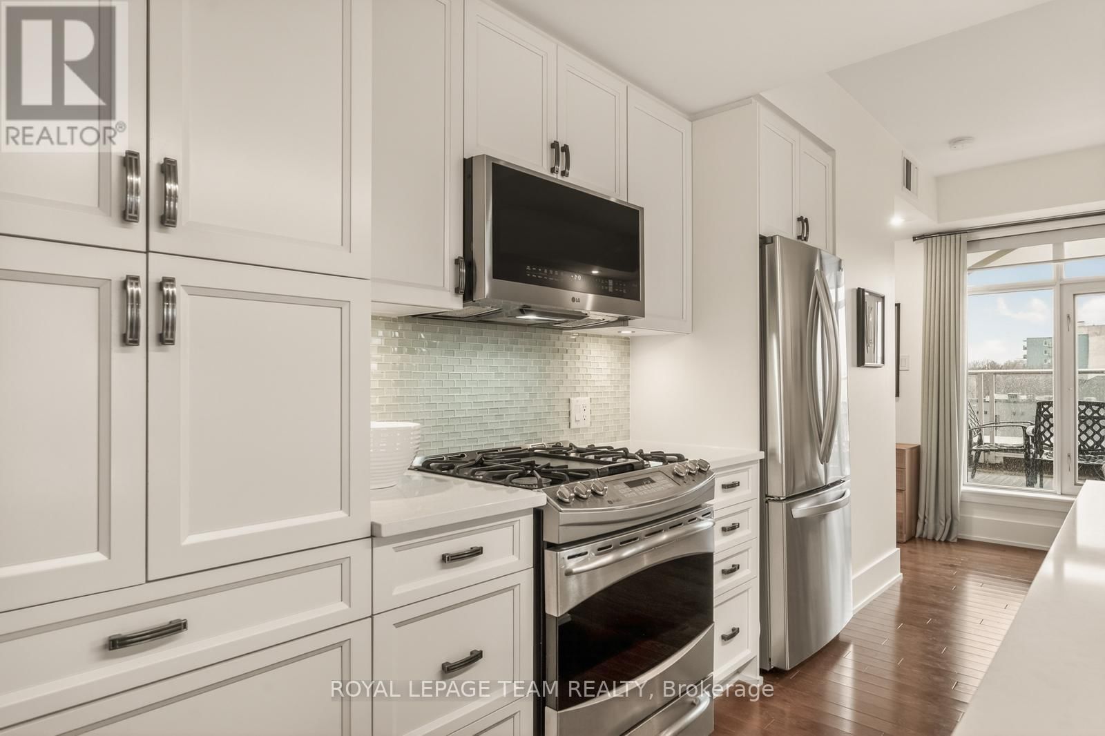 503 - 131 HOLLAND AVENUE Image 8