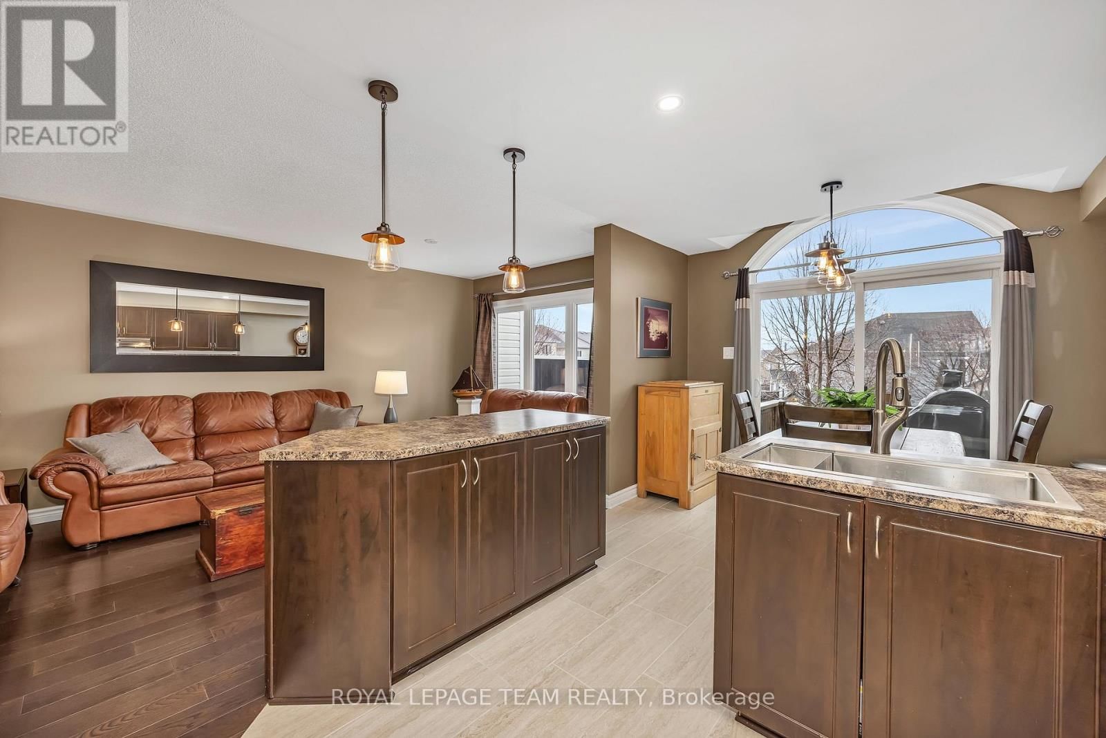 217 HUNTERBROOK STREET Image 6