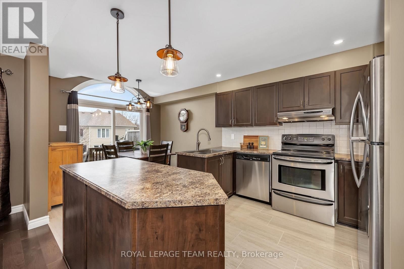 217 HUNTERBROOK STREET Image 7