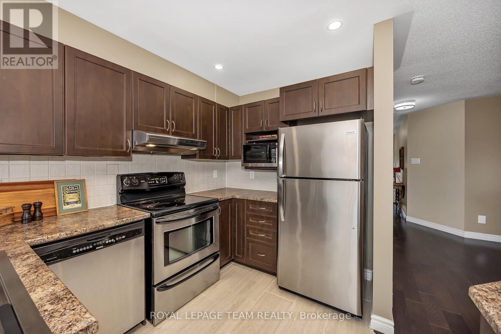 217 HUNTERBROOK STREET Image 9