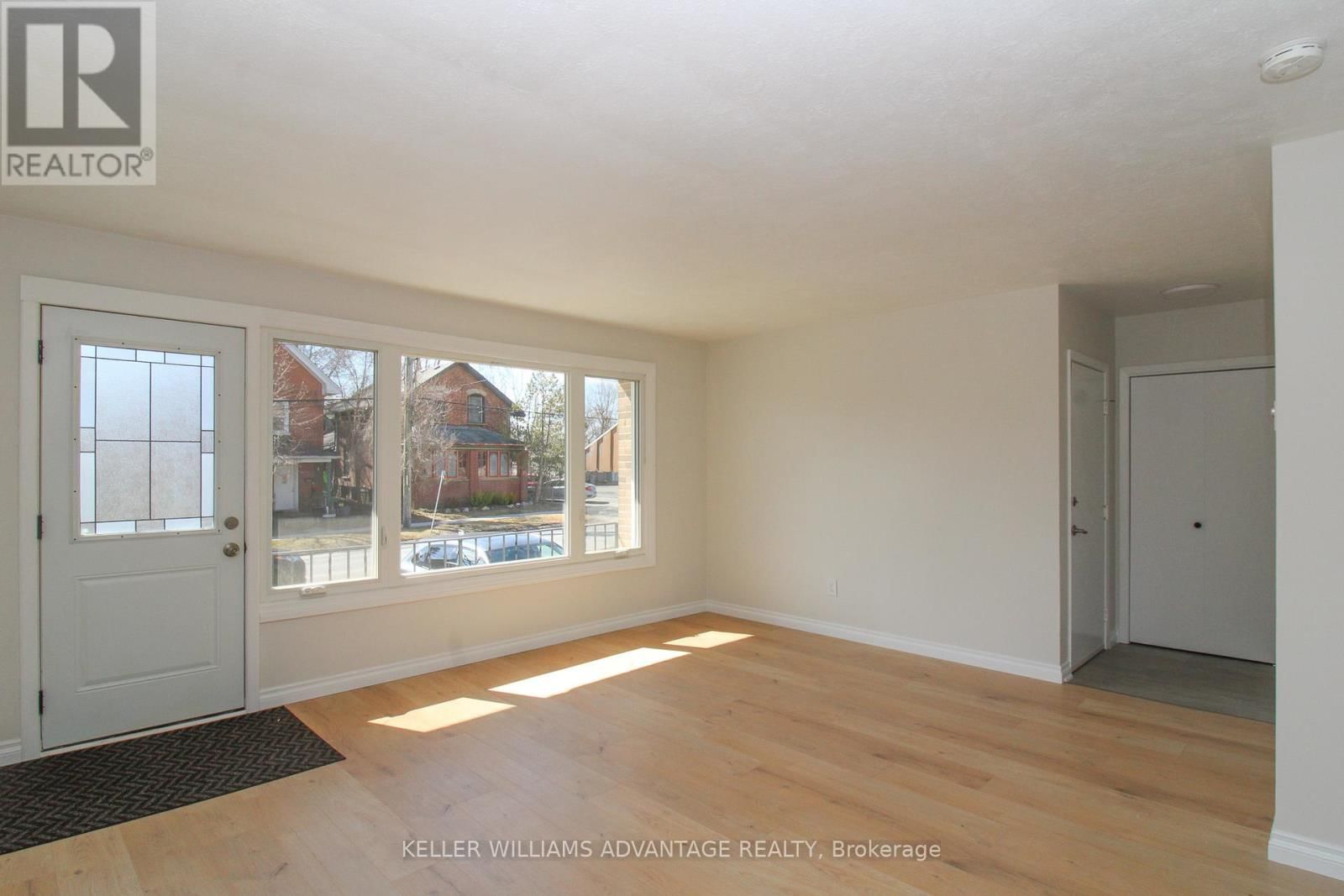 Main - 506 SHERBROOKE STREET Image 4