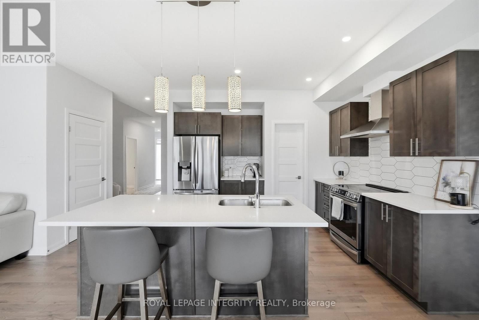 441 STERLING AVENUE Image 10