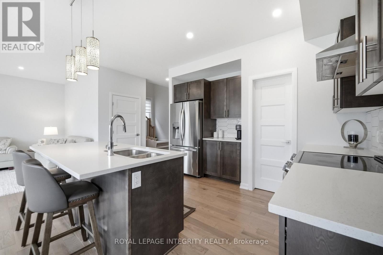 441 STERLING AVENUE Image 12