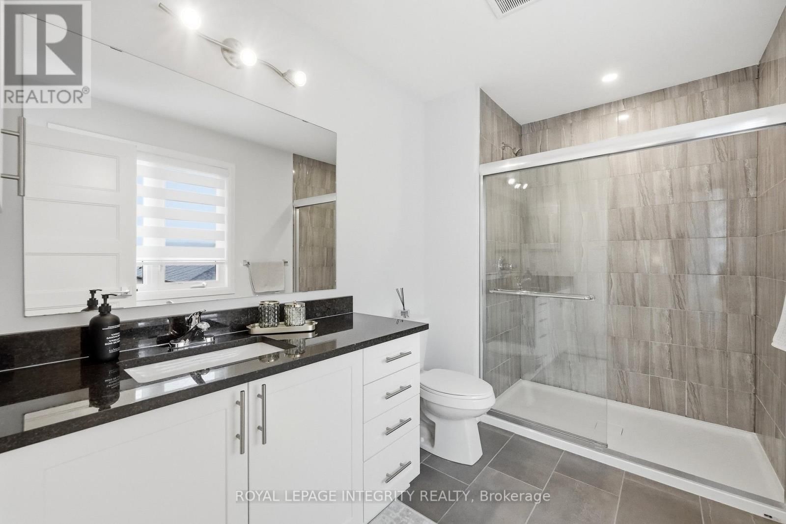 441 STERLING AVENUE Image 23