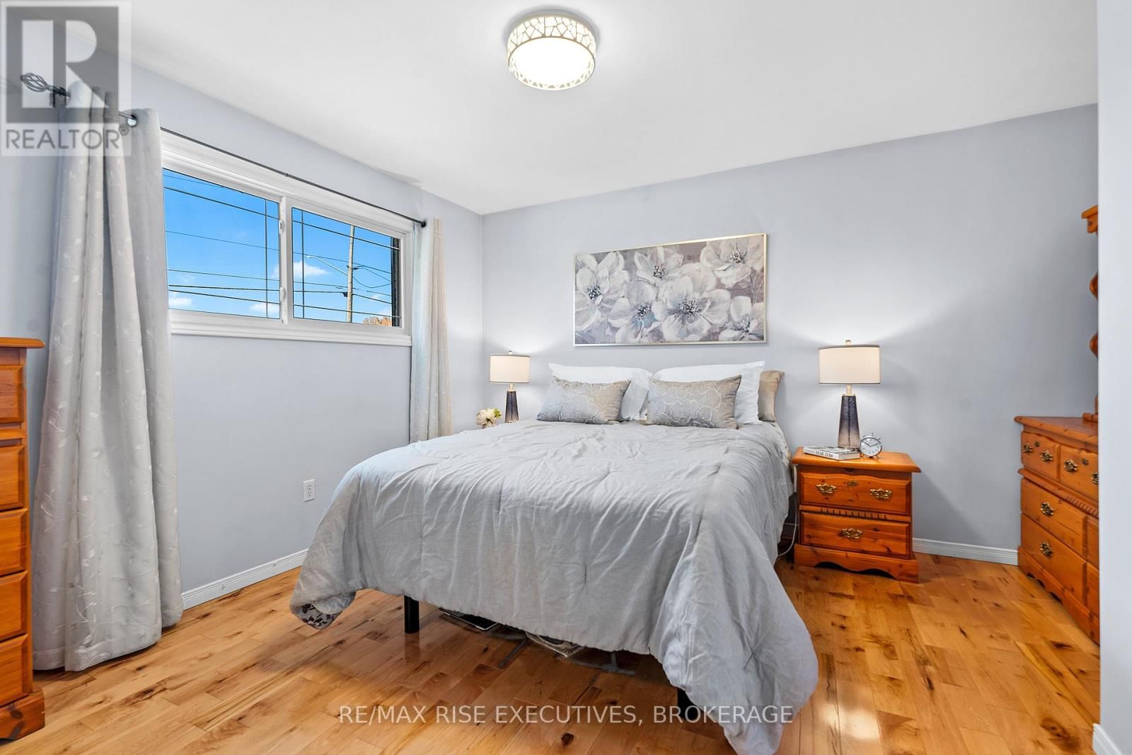 470 DUNDAS STREET WEST Image 14