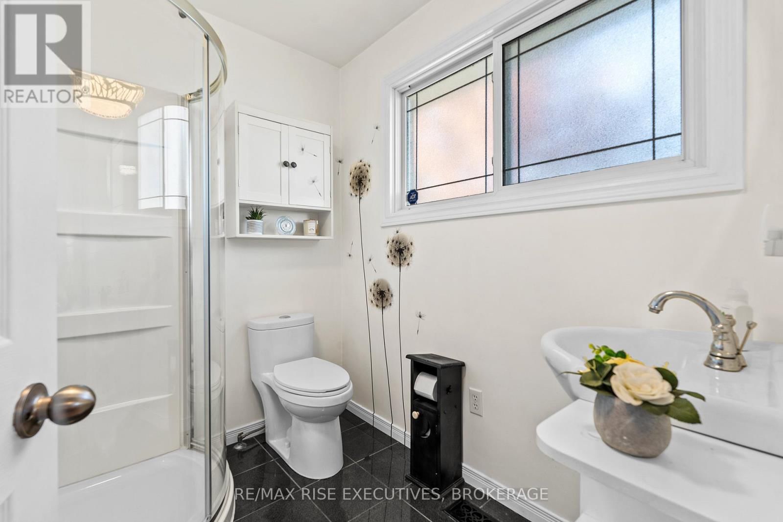 470 DUNDAS STREET WEST Image 17