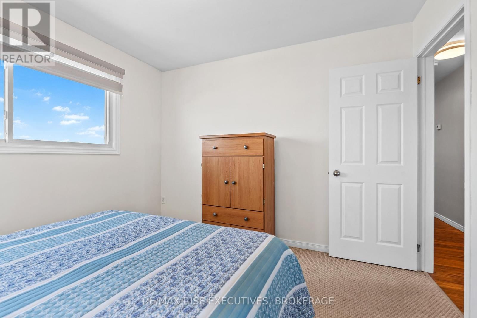 470 DUNDAS STREET WEST Image 19