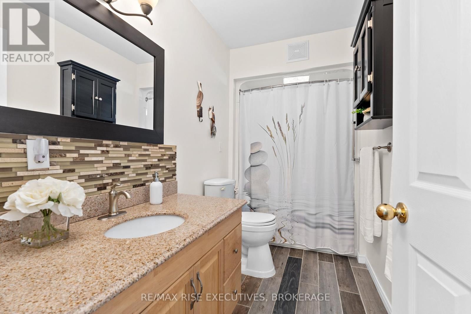 470 DUNDAS STREET WEST Image 20