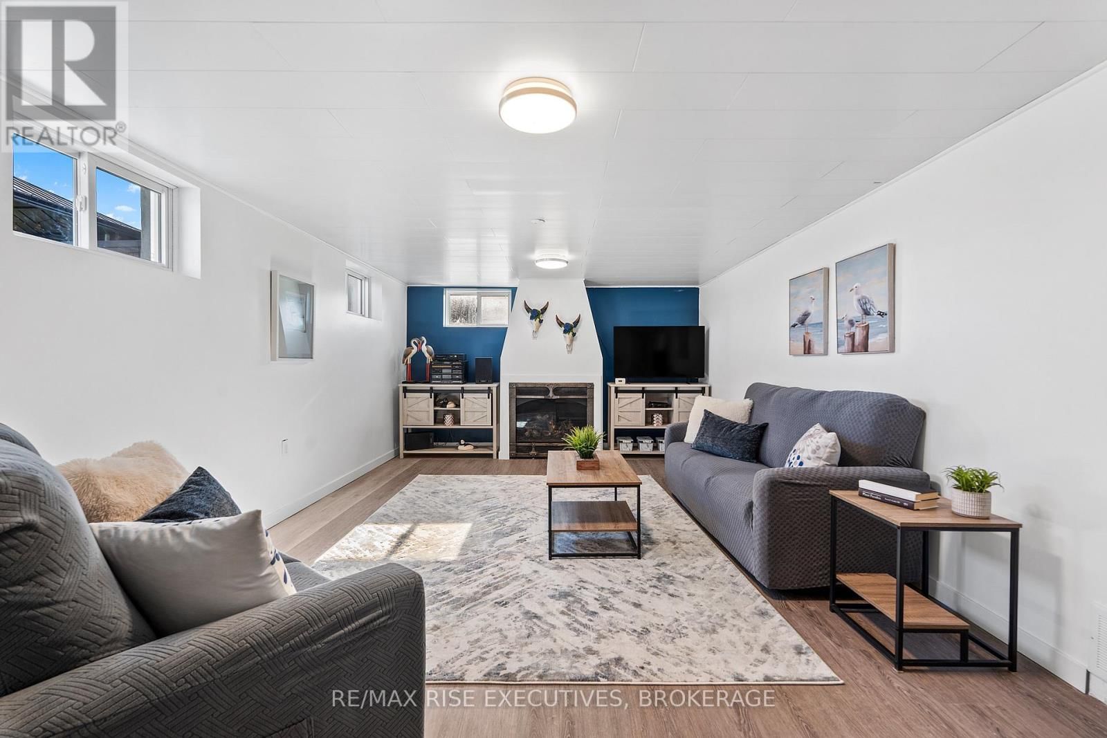 470 DUNDAS STREET WEST Image 21