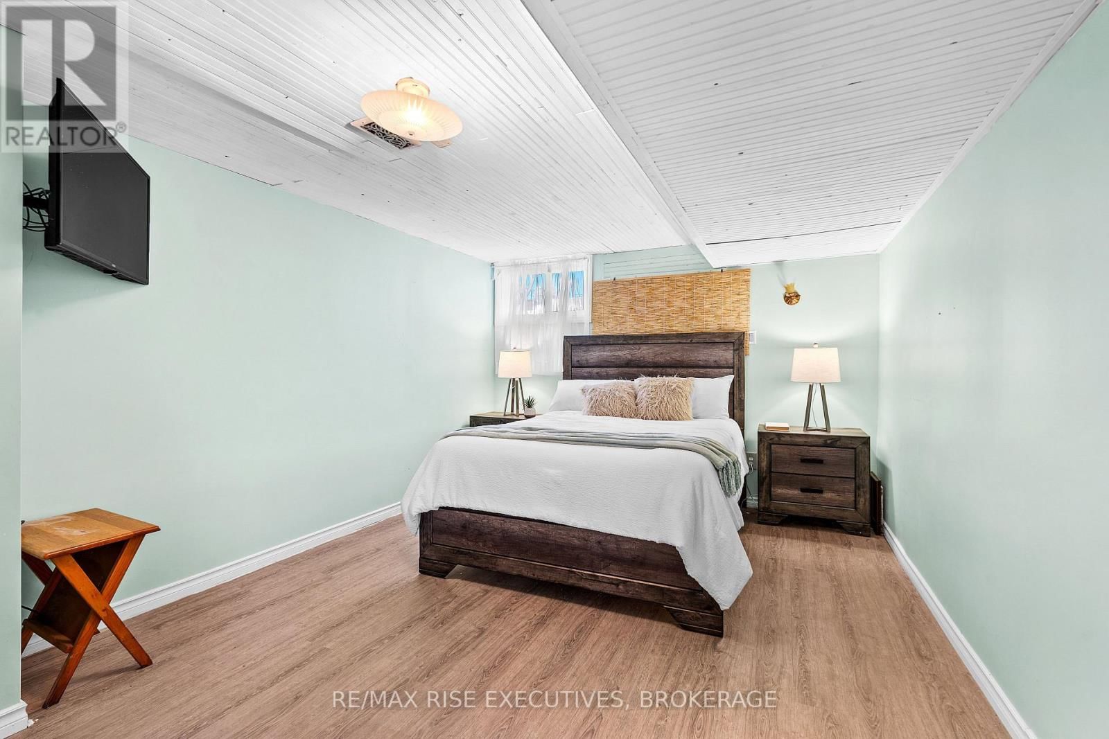 470 DUNDAS STREET WEST Image 23