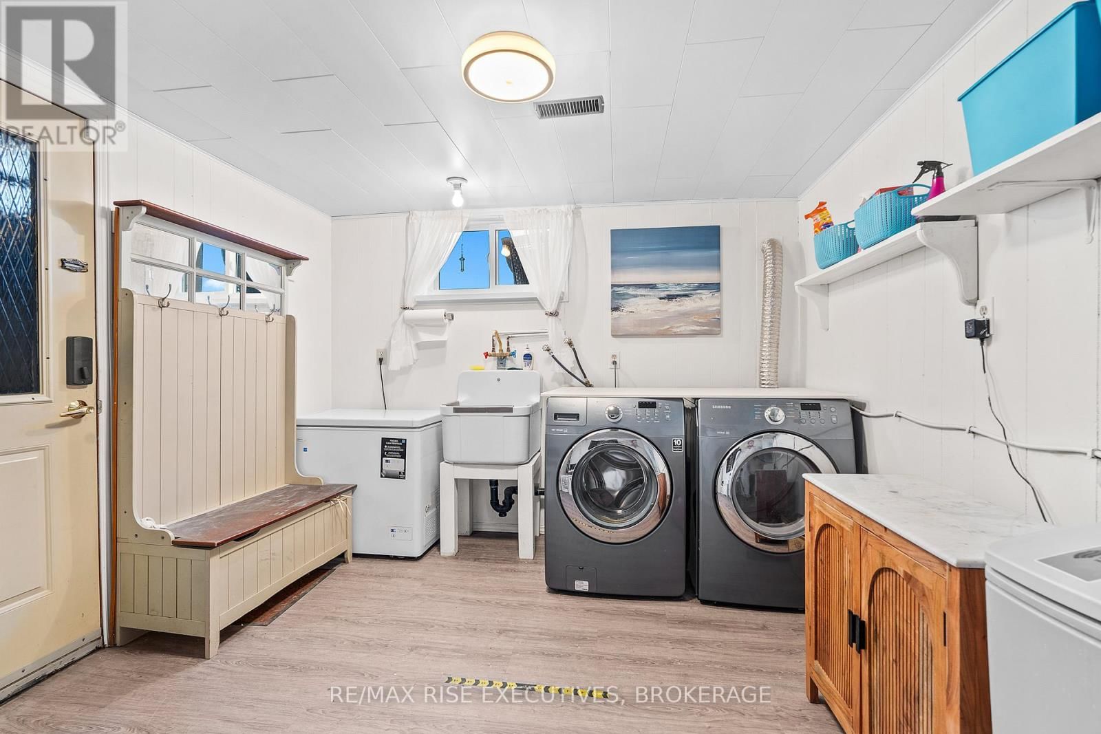 470 DUNDAS STREET WEST Image 27