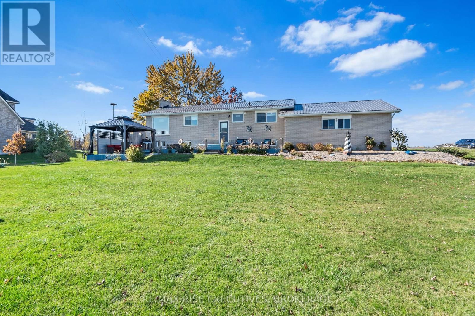 470 DUNDAS STREET WEST Image 36