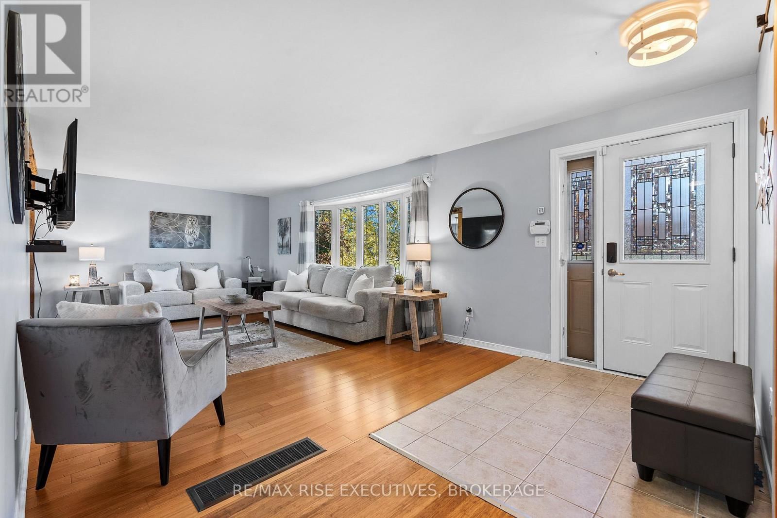 470 DUNDAS STREET WEST Image 5