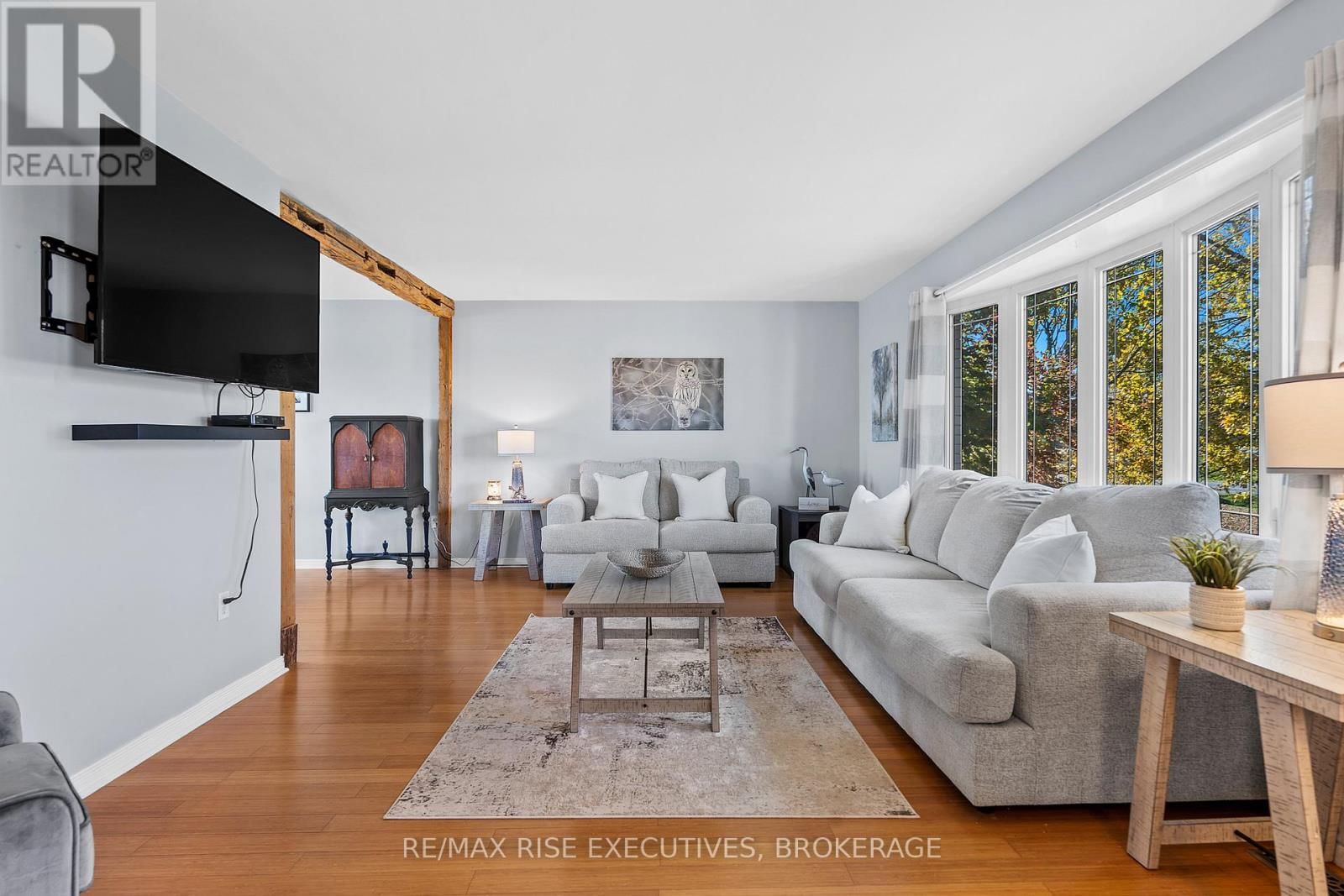 470 DUNDAS STREET WEST Image 6