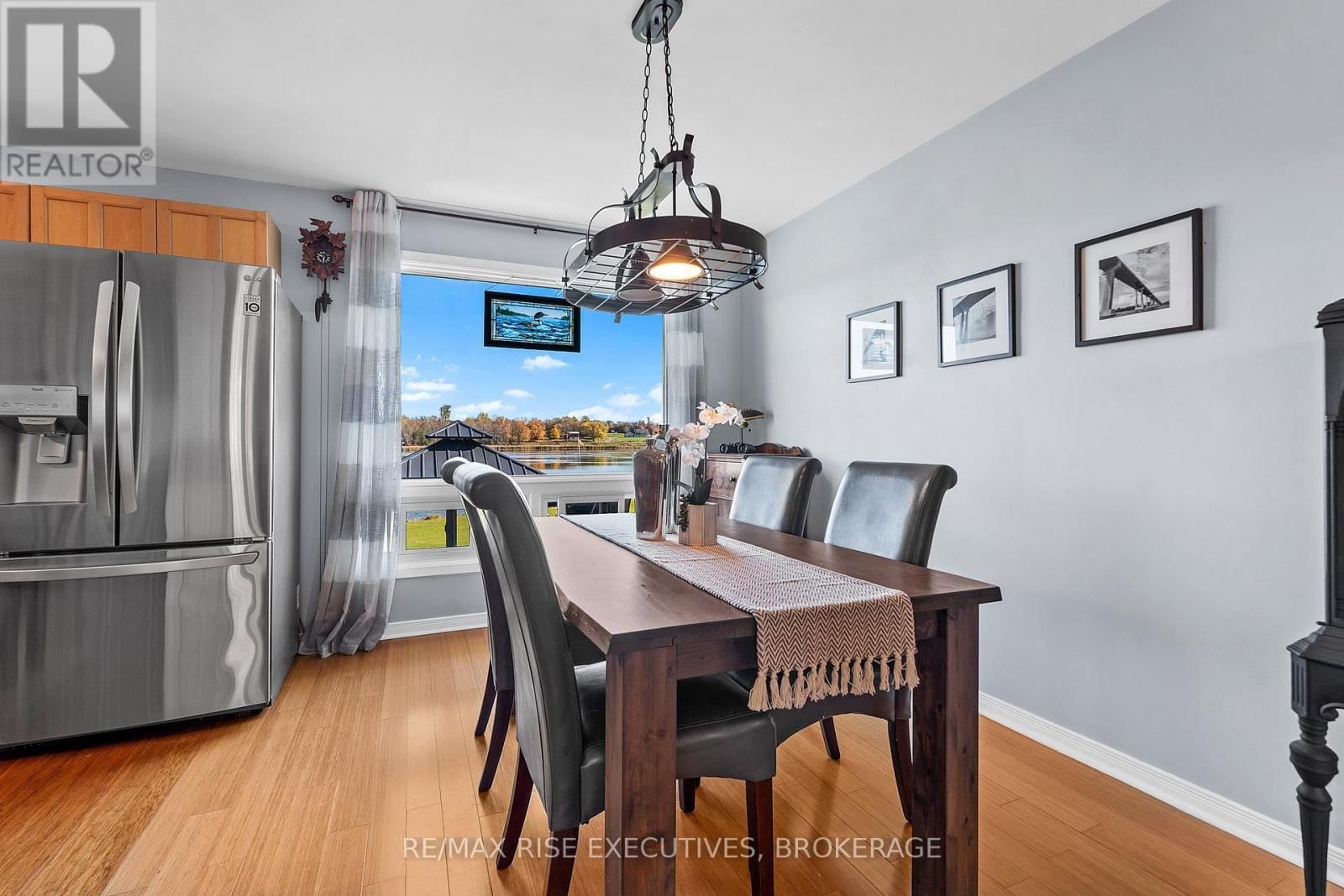 470 DUNDAS STREET WEST Image 8