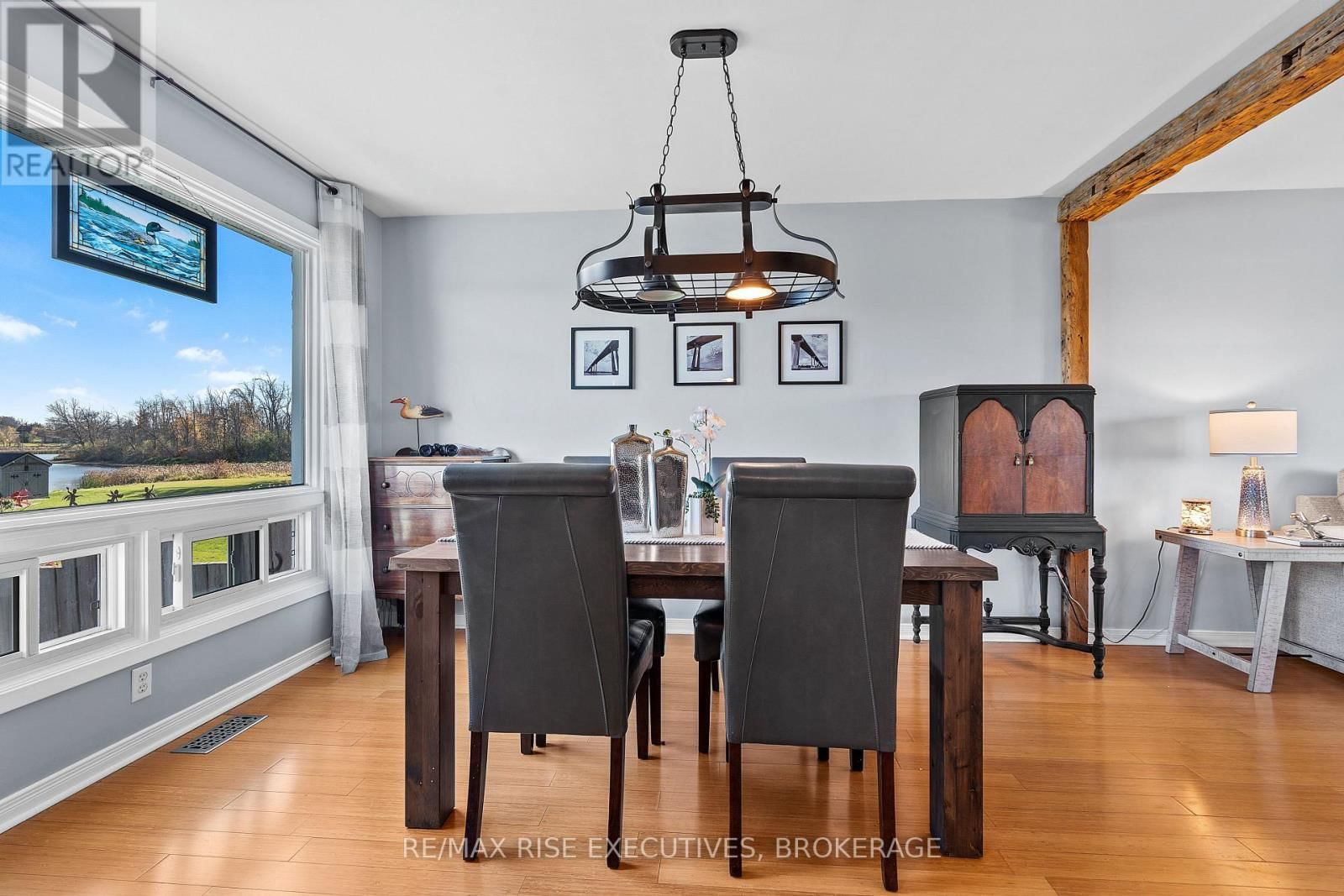 470 DUNDAS STREET WEST Image 9