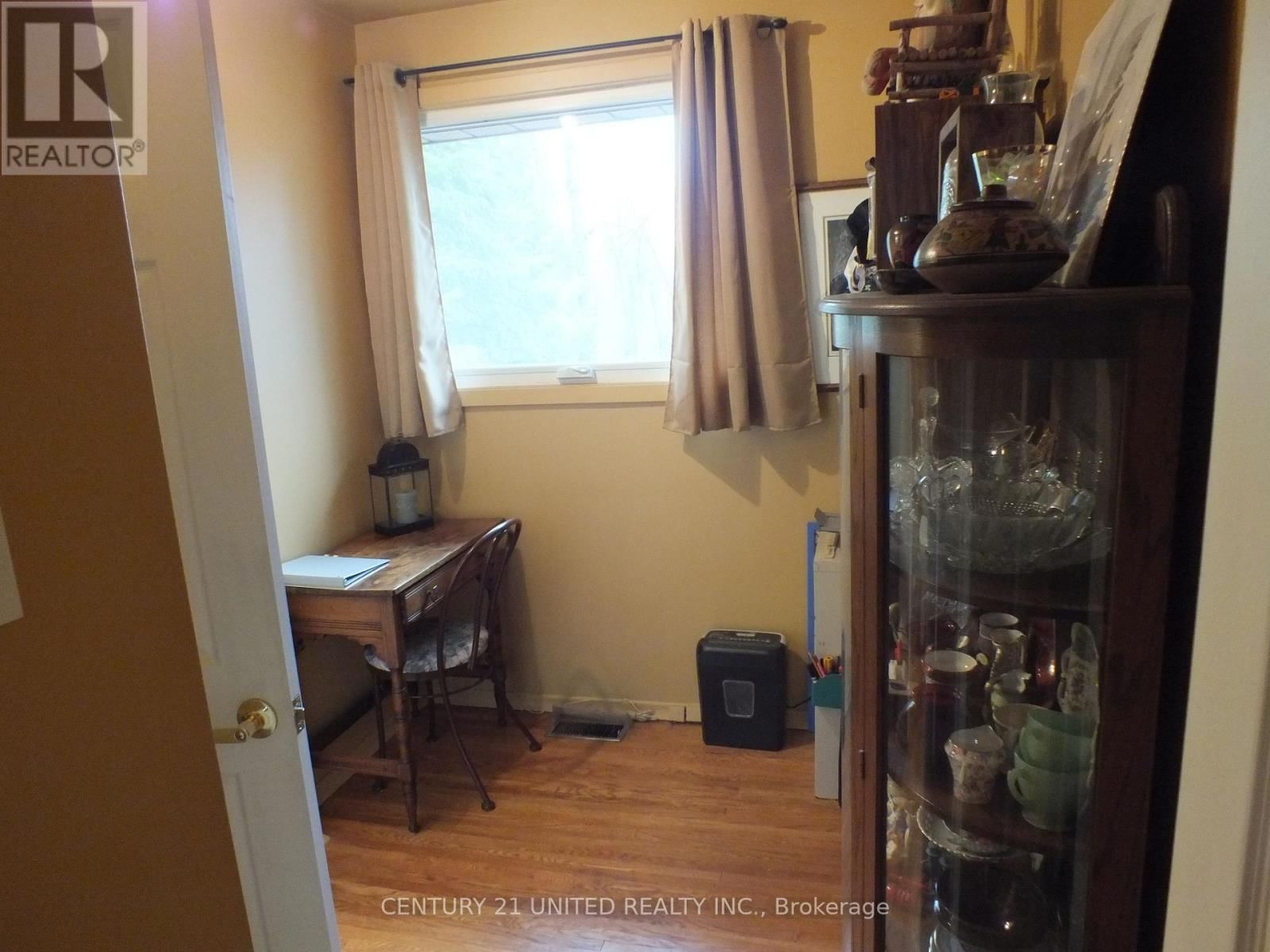 316 LEON AVENUE Image 21