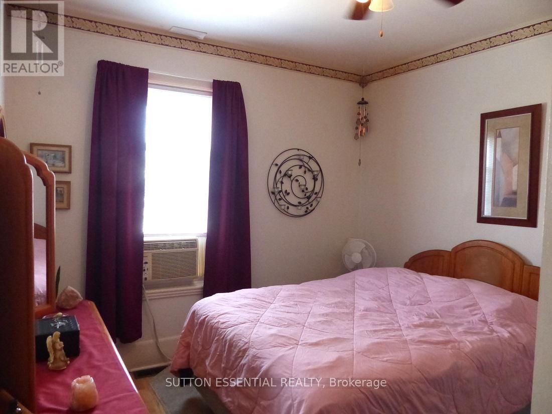 71 RUSSELL STREET EAST Image 11