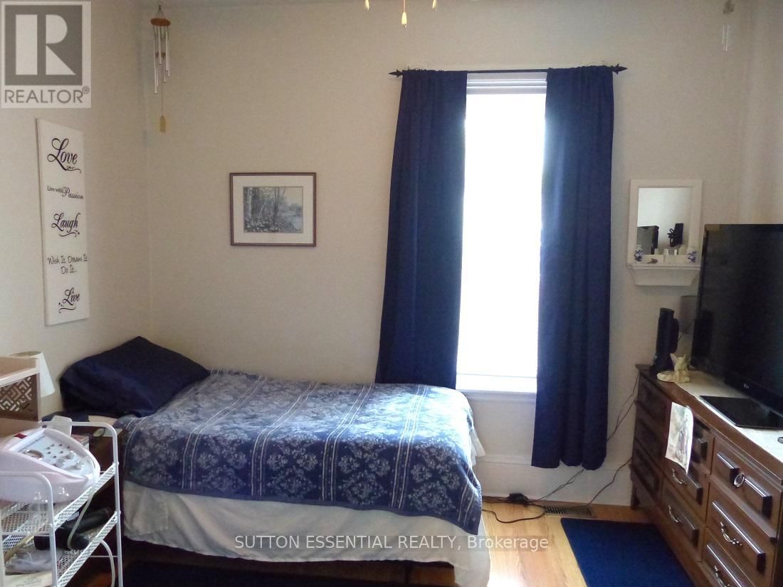 71 RUSSELL STREET EAST Image 13