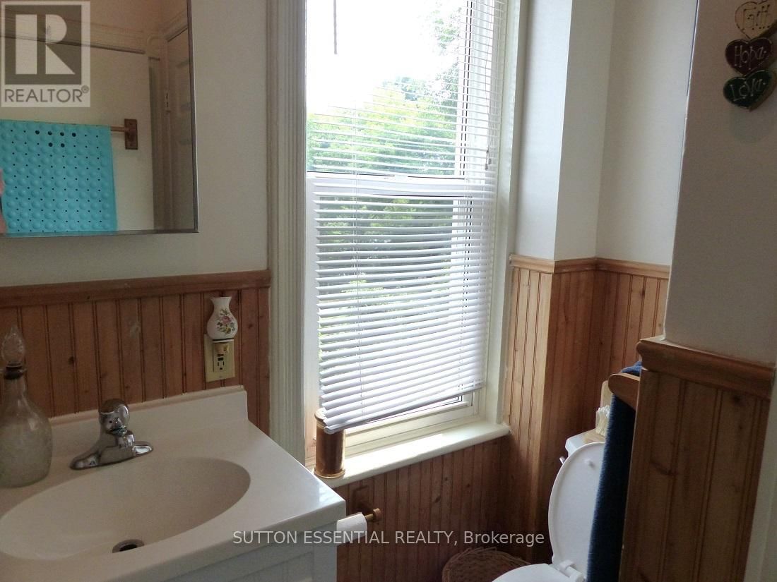 71 RUSSELL STREET EAST Image 16